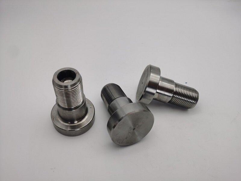 Hogyan javítja a kovácsolás az ipari alkatrészek szilárdságát és pontosságát?